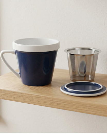 Pjwnx Tapered Ceramic Tea Cup with Mesh-Panel Infuser and Lid 11 oz Navy White - Lifestyle view